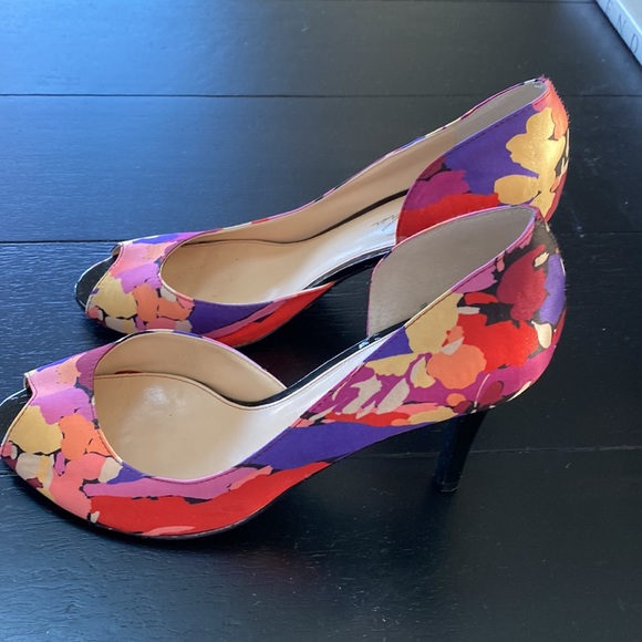 Marc Fisher Floral Fabric Heels. Size 9.5 - Picture 5 of 9